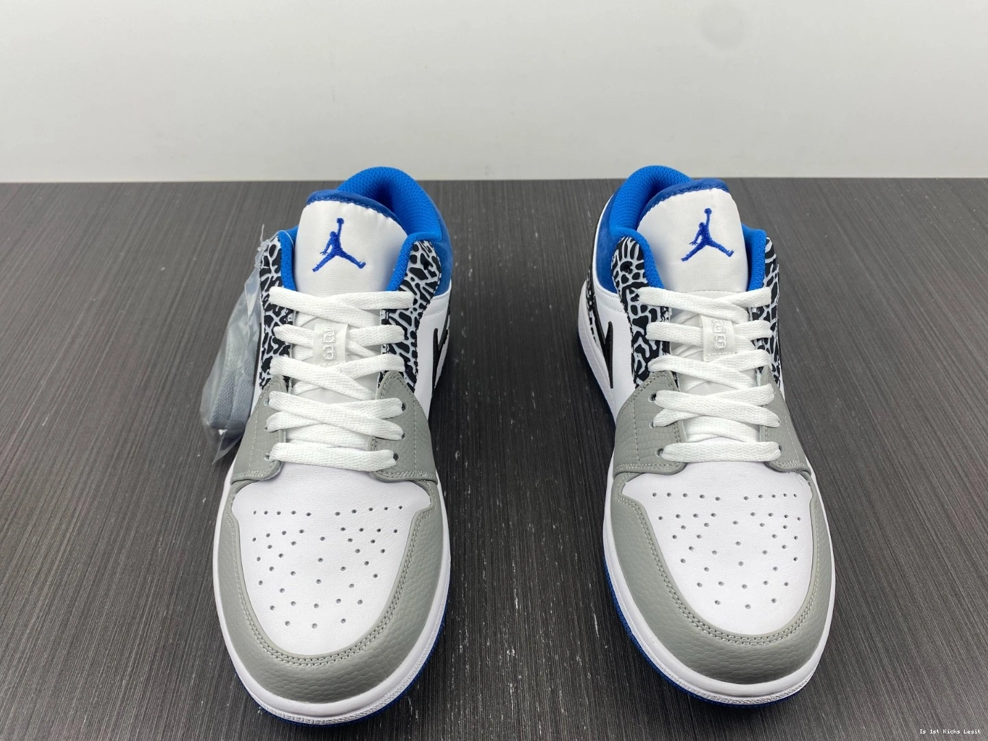 DM1199-140 True Jordan Low Blue 1 Air 0206
